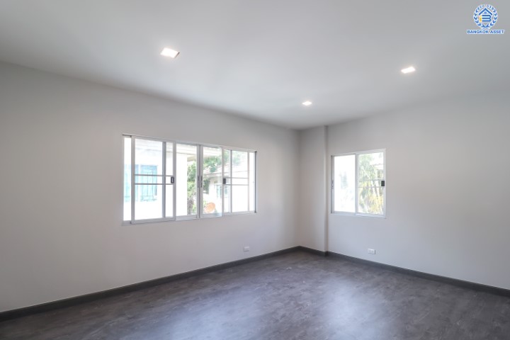 บ้านมือสองตกแต่งใหม่ ม.ศุภาลัยพาร์ควิลล์ พหลโยธิน-รามอินทรา หลังมุม! เนื้อที่เยอะ 67.8 ตร.ว. พื้นที่ใช้สอยกว้างขวางถึง 226.2 ตร.ม. ฟังชัน 3 ห้องนอน 4 ห้องน้ำ 1 ห้องแม่บ้าน 2 ที่จอดรถ บนทำเลศักยภาพ 9 นาทีถึงรถไฟฟ้าสายสีเขียว "สถานีพหลโยธิน 59" และทางด่วน "รามอินทรา-อาจณรงค์"